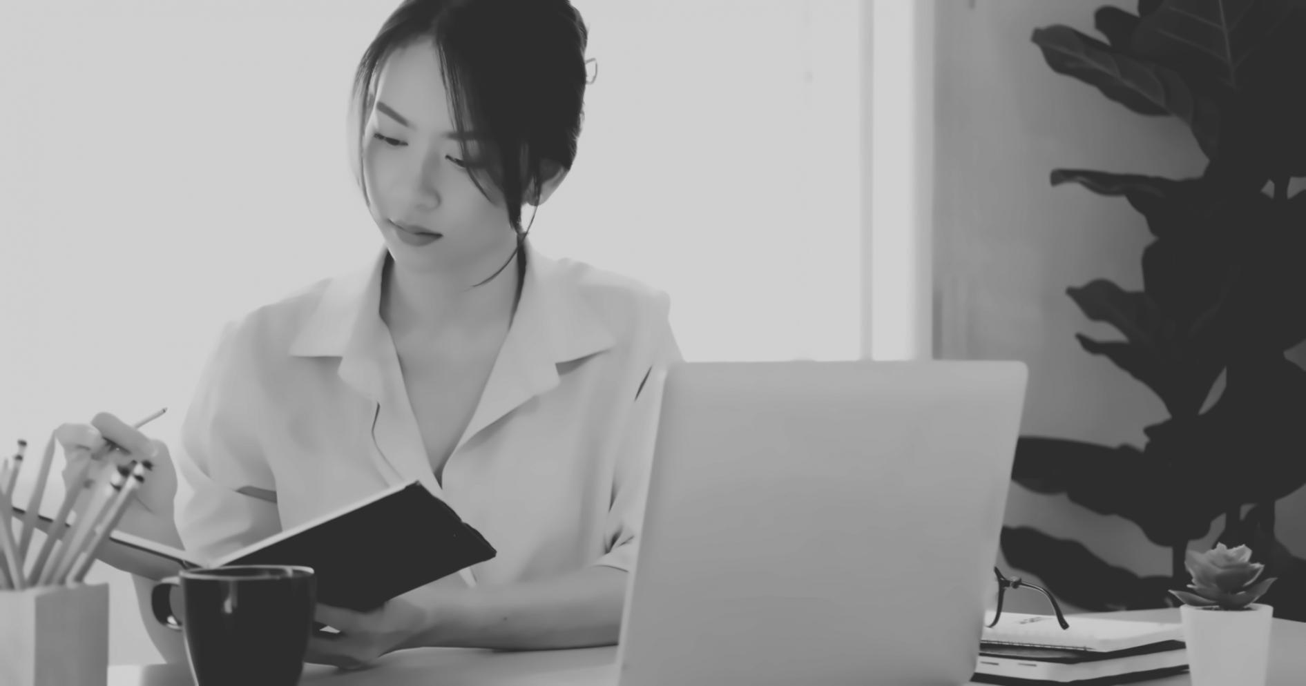 Live group session teaching technical SEO concepts