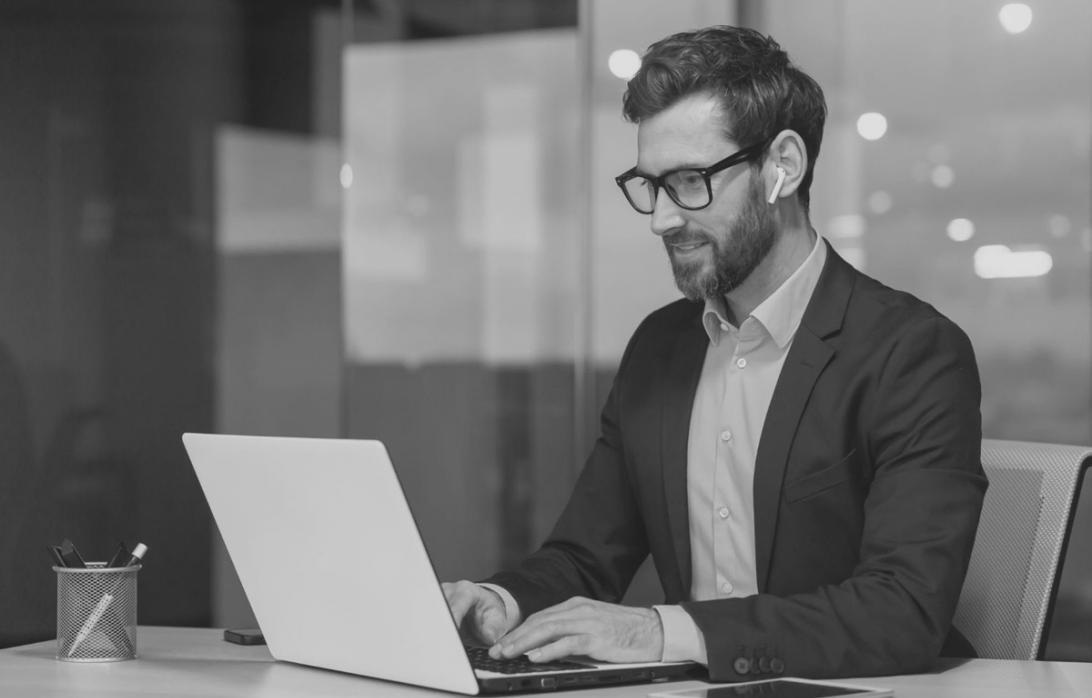 SEO learning workspace with analytics and optimization tools